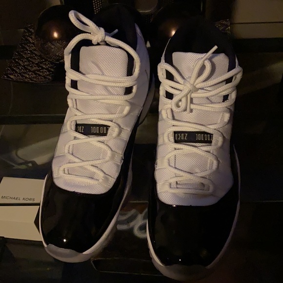 Air Jordan 11 Retro - Picture 3 of 13